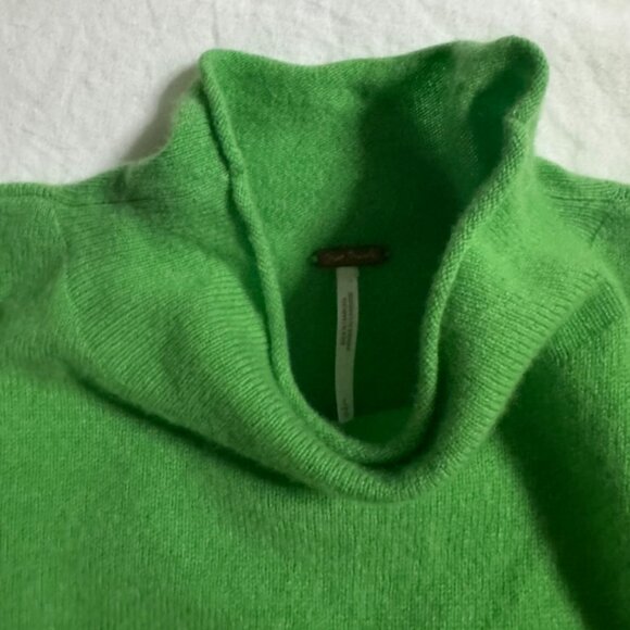 Free People Ambrose Cashmere Turtleneck Sweater - Lime Green, Size XL - Picture 2 of 7
